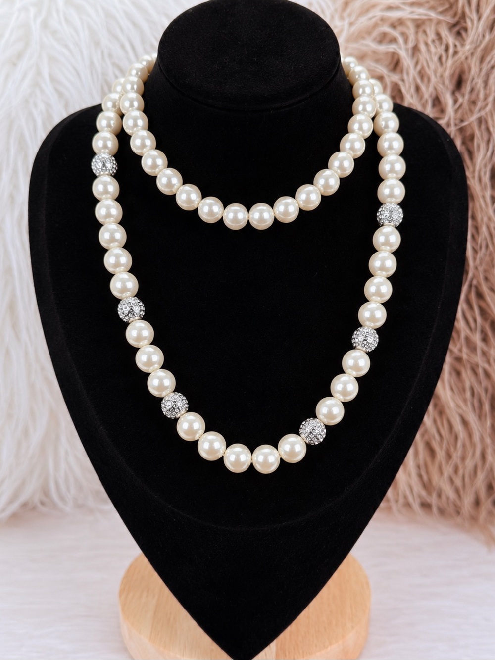 Gorgeous knotted inbetween weighted long necklace, costume